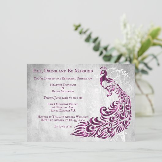 Magenta Peacock Leaf Vine Rehearsal Dinner Invite Kaart (Staand voorkant)