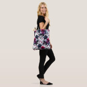 Magenta Roze & Blauwe Inky Floral Waterverf bruilo Tote Bag (Op model)