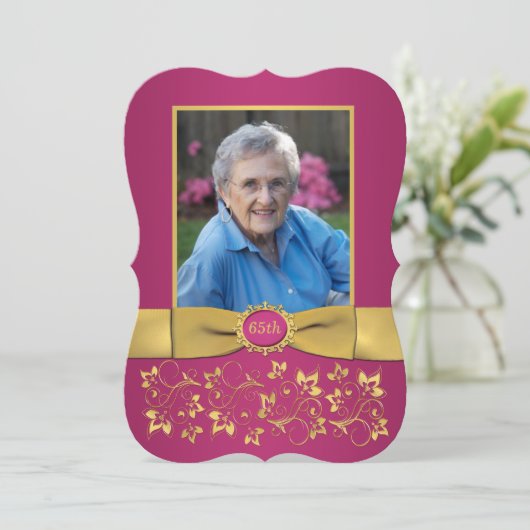 Magenta Roze, Gouden 65ste foto Verjaardag Uitnodi Kaart (Staand voorkant)