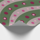 Magenta Roze Groen Springtime Polka Dot Patroon Cadeaupapier (Hoek)