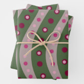 Magenta Roze Groen Springtime Polka Dot Patroon Inpakpapier Vel (In situ)