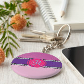 Magenta roze monogram sleutelhanger (Zijkant)