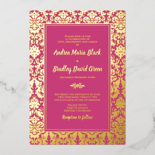 Magenta roze Real Gold Foil Damask Wedding Folie Uitnodiging (Voorkant)