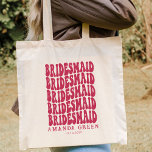 Magenta roze Retro Boho Persoonlijk Bachelorette Tote Bag<br><div class="desc">Deze gepersonaliseerde magenta roze boho canvas tas is perfect voor de bruid-to-be of bruidsmeisjes! Het is een geweldige manier om je steun te shows en ze te laten weten dat je er voor hen bent tijdens hun speciale dag. De canvas tas is gemaakt van stevig materiaal en heeft een leuk...</div>