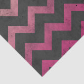 Magenta roze rode ombre donkergrijze chevron patro tissuepapier (Detail)