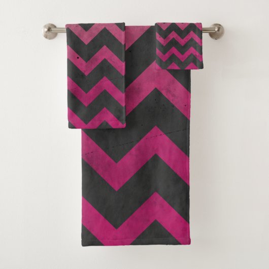 Magenta roze rood ombre donkergrijs chevron patroo bad handdoek (Insitu)