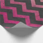 Magenta roze rood ombre donkergrijs chevron patroo cadeaupapier (Hoek)