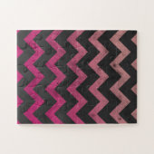 Magenta roze rood ombre donkergrijs chevron patroo legpuzzel (Horizontaal)