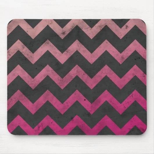 Magenta roze rood ombre donkergrijs chevron patroo muismat (Voorkant)