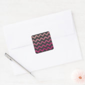 Magenta roze rood ombre donkergrijs chevron patroo vierkante sticker (Envelop)