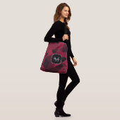 Magenta roze rood zwart geometriepatroon Monogram Crossbody Tas (Op model)