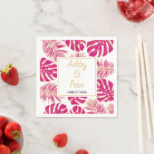 Magenta roze tropical monstera palm leaves bruilof servet (Insitu)