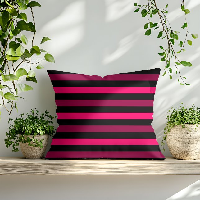 Magenta Roze Zwarte Streeppatroon Kussen (Creator heeft geüpload)