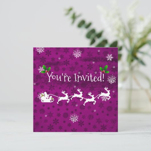 Magenta Santa's Sleigh and Reindeer Invitation Kaart (Staand voorkant)