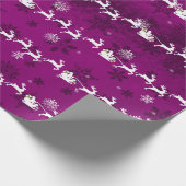 Magenta Santa's Sleigh and Reindeer Wrapping Paper Cadeaupapier (Hoek)