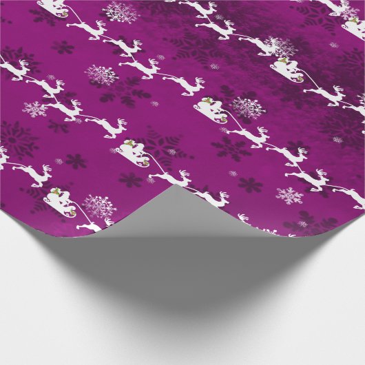 Magenta Santa's Sleigh and Reindeer Wrapping Paper Cadeaupapier (Hoek)