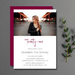 Magenta Stylish Modern Foto 21st Birthday Kaart<br><div class="desc">Dit moderne manuscript 21st de uitnodiging van de verjaardagsfotopartij kenmerkt accenten van donkere magenta. Alle doopvonten en kleuren kunnen worden aangepast.</div>