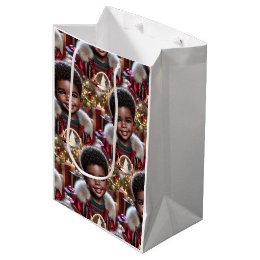 Magic in His Hands: A Christmas Spark Medium Cadeauzakje (Voorkant Gekanteld)