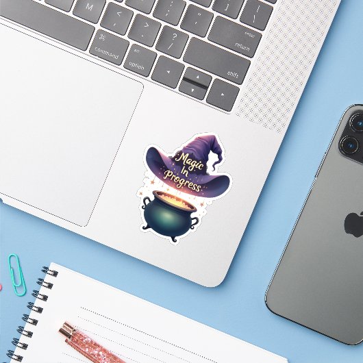 "Magic In Progress" Witch Hat Halloween Sticker (Laptop met iPhone)