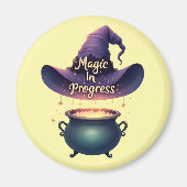 Magic In Progress Witchy Cauldron Magnet (Voorkant)