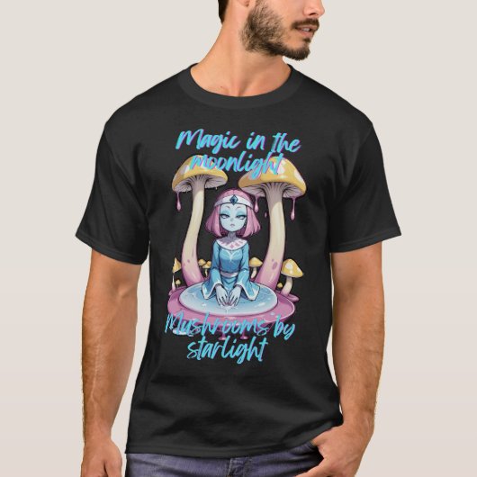 Magic In The Moonlight Mushrooms beroemd gemaakt d T-shirt (Voorkant)