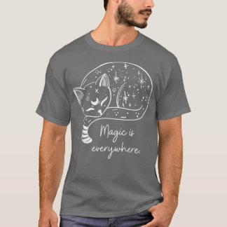 Magic Is Everywhere Mystical Cat Witch Vibes Hallo T-shirt
