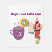 Magic Is Real, Coffee Helps – Cozy Wizard Blanket Fleece Deken (Voorkant)