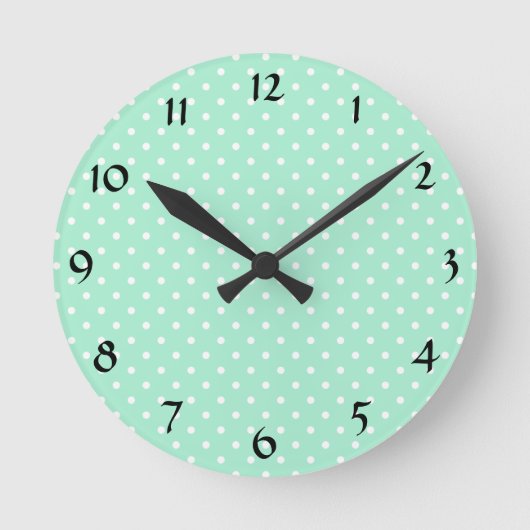 Magic Mint en White Polka Dot Pattern Ronde Klok (Voorkant)
