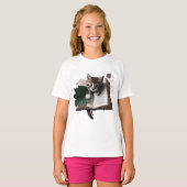 Magical Bookish Kitten Kids T-Shirt – Whimsical (Voorkant volledig)