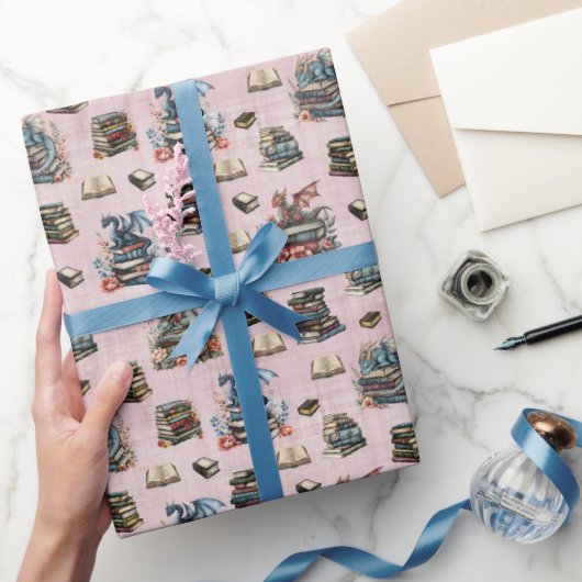Magical Dragons & Books on Light Gray-Pink Cadeaupapier (Geschenken)