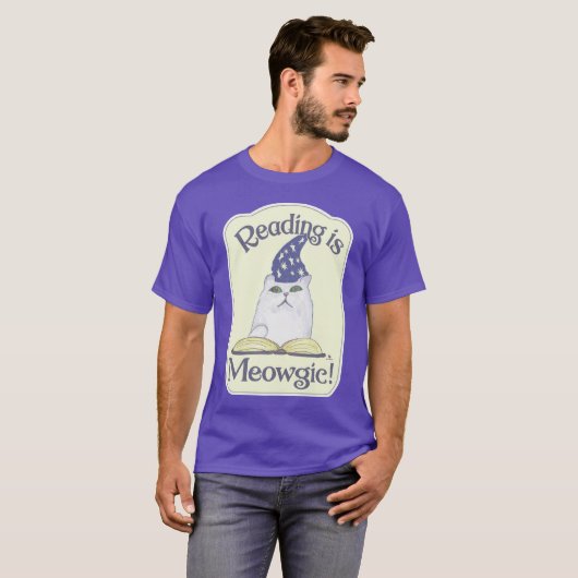 Magical Reading Cat Cartoon Art Design T-shirt (Voorkant volledig)