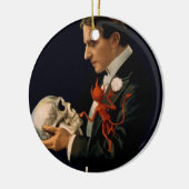 Magicus, Thurston Houdt een menselijke schedel va Keramisch Ornament (Links)