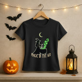 Magie in de lucht Halloween heks T-shirt