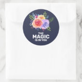 Magie zit in je Inspirerend Floral Design Ronde Sticker (Tas)