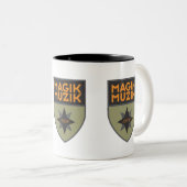 Magik Muzik Mok "Leger" (Voorkant rechts)