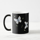 Magisch blauw en Cream Butterflies in Flight Black Magische Mok (Links)