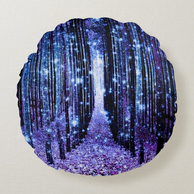 Magisch bos pad paars blauw rond kussen (Voorkant)