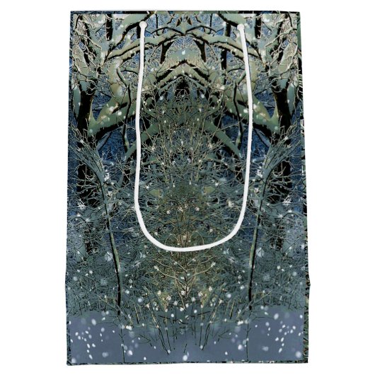 Magisch Glittering Winter Wonderland Snowy Forest Medium Cadeauzakje (Achterkant)