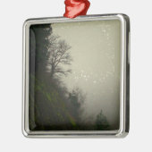 Magisch Mistbos Heuvel Metalen Ornament (Links)