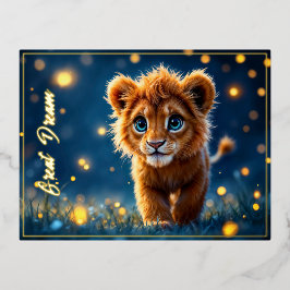 Magische baby-leeuw wandelen in een fantasieavond folie feestdagen briefkaart
