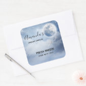 Magische blauwe hemel met kaars van vliegende zwan vierkante sticker (Envelop)