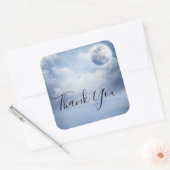 Magische blauwe hemel met vliegende zwanen Dank u Vierkante Sticker (Envelop)