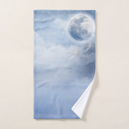 Magische blauwe hemel met vliegende zwemmen bad handdoek