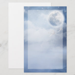 Magische blauwe hemel met vliegende zwemmen briefpapier