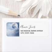 Magische blauwe hemel met vliegende zwemmen etiket (Insitu)