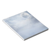 Magische blauwe hemel met vliegende zwemmen notitieblok (Schuin)