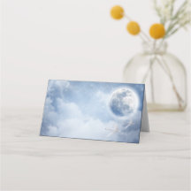 Magische blauwe hemel met vliegende zwemmen