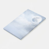 Magische blauwe hemel met vliegende zwemmen post-it® notes (Schuin)