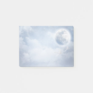 Magische blauwe hemel met vliegende zwemmen post-it® notes