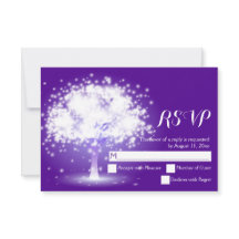 Magische boom, sprankelende lichten paarse bruilof